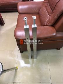 可以直接通過(guò)預(yù)開孔打螺絲安裝的方管穿管立柱